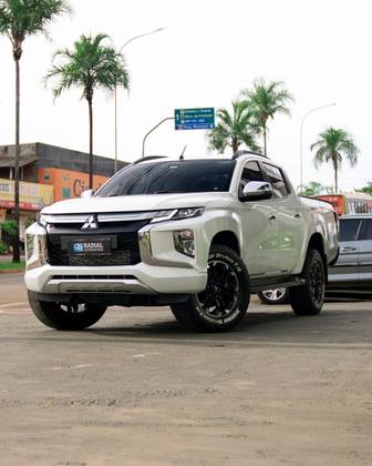 MITSUBISHI L200 TRITON 2.4 16V TURBO DIESEL SPORT HPE CD 4P 4X4 AUTOMÁTICO